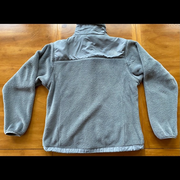 Woman’s North Face Osito Fleece Jacket - Picture 3 of 4